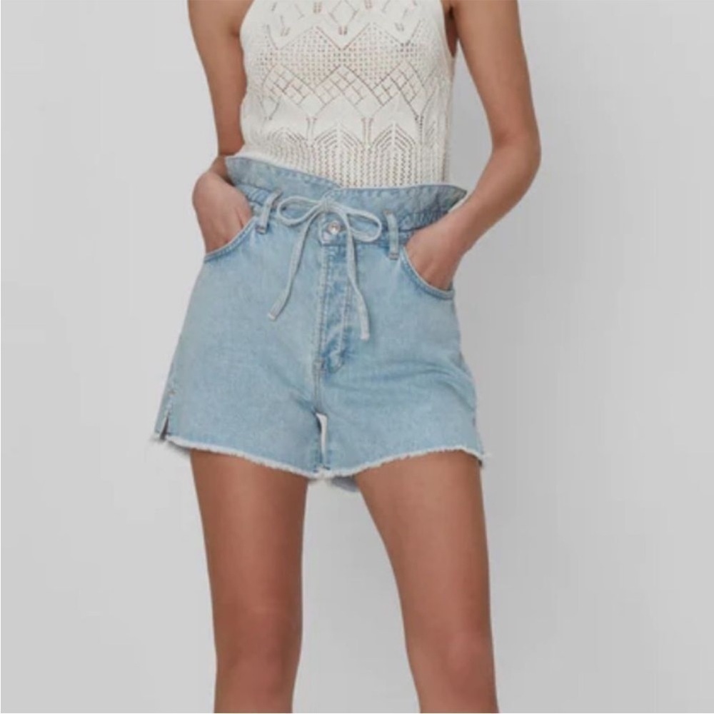 7 For All Mankind 💙 Light Wash Paperbag Waist High Rise Raw Hem Shorts